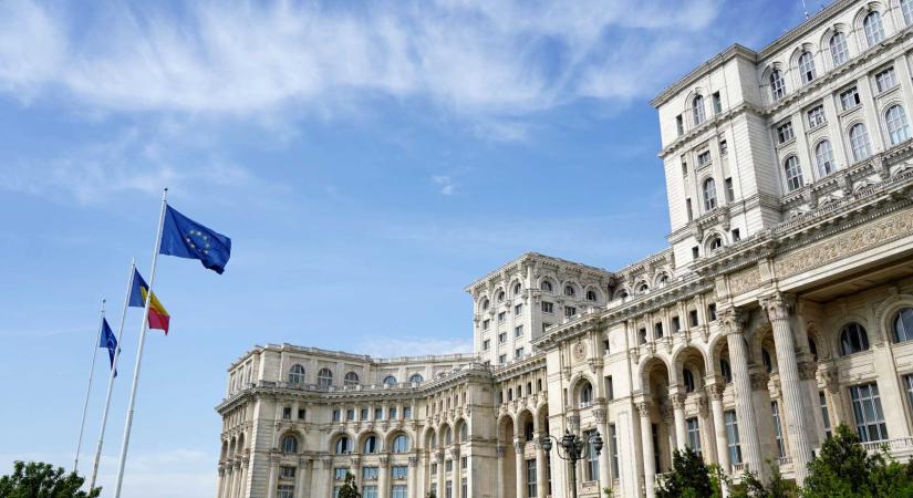 Kékbe borul a Parlament: így hívják fel a figyelmet a Parkinson-kórra