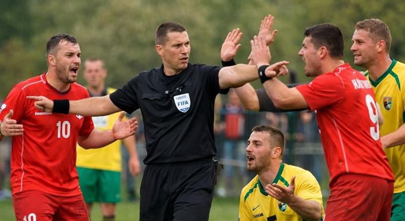 Hivatalos! Napokkal később folytatódik a hihetetlen játékvezetői hiba miatt félbeszakadt büntetőpárbaj