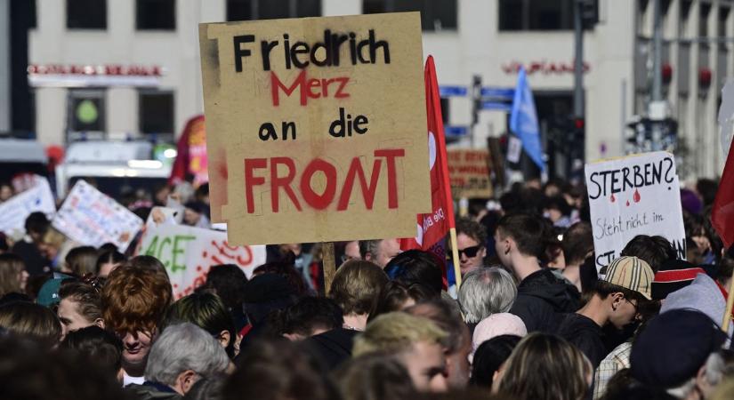 Németországban lázadnak a fiatalok a sorkatonaság ellen  videó