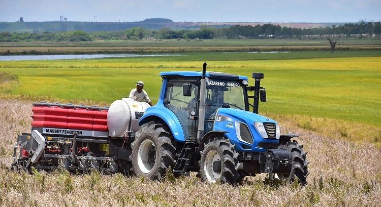 Ráuszítják az ír hadsereget a tüntető gazdákra és kamionosokra