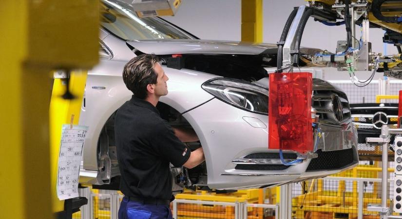 Óriási siker a Mercedes stratégiaváltása, brutális számokat hoz az új elektromos CLA