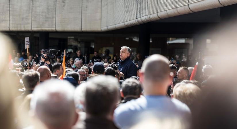 Ovációval fogadták Orbán Viktort Salgótarjánban - képekkel, videóval