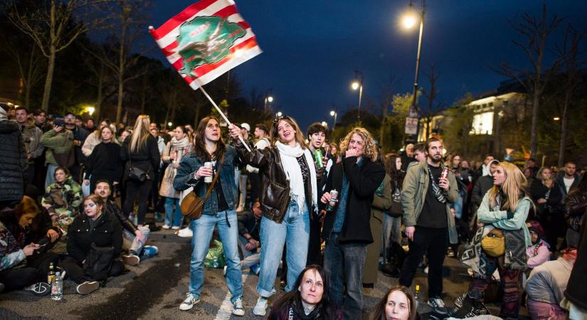 Furcsa jelenetet videóztak a Rendszerbontó Nagykoncerten, nincs rá magyarázat