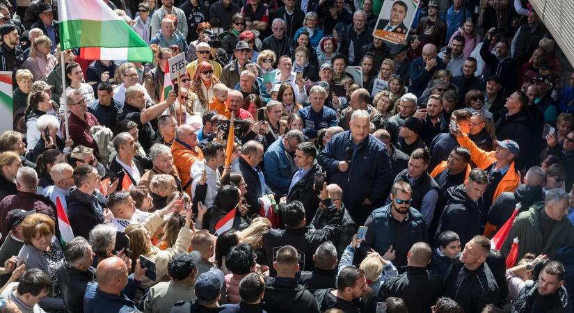 Kirobbanó hangulattal fogadta Salgótarján Orbán Viktort - Videó