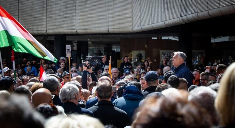 „Viktor! Viktor!” - Elképesztő tömeg gyűlt össze Orbán Viktor miatt Salgótarjánban