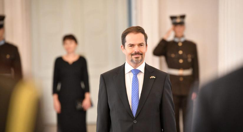 Magyarország lettországi nagykövete állást foglalt, de nem azon az oldalon, ahol a kormány elvárná