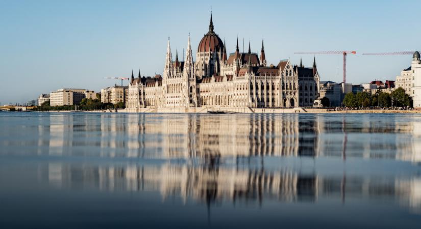 A választási győzelemnek az elmúlt 30 évben mindig komoly ára volt, és ez most Magyar Péterre és Orbán Viktorra is áll