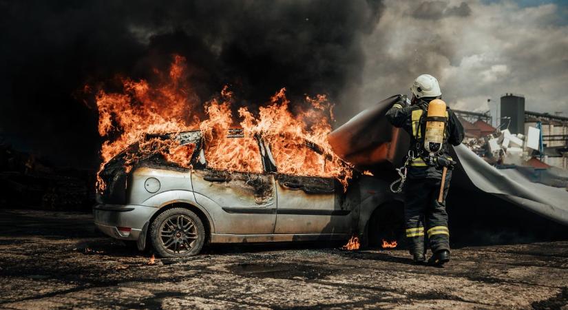 Önkéntes tűzoltók rohantak a lángok közé – elszabadult a pokol Jászfényszarun