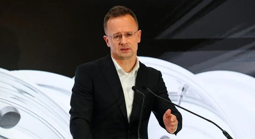 Dührohamot fog kapni Magyar Péter: ezt csinálták a hívei Szijjártó Péterrel