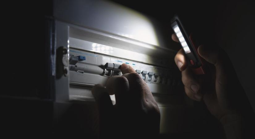 Egész napos áramszünet jön: utcák tucatjai maradnak áram nélkül ezen a településen