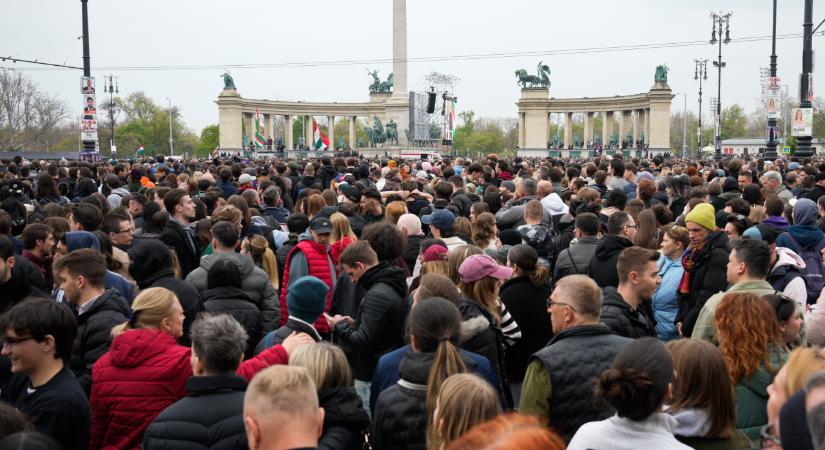 Eckü bocsánatot kért a „herés performansz” miatt