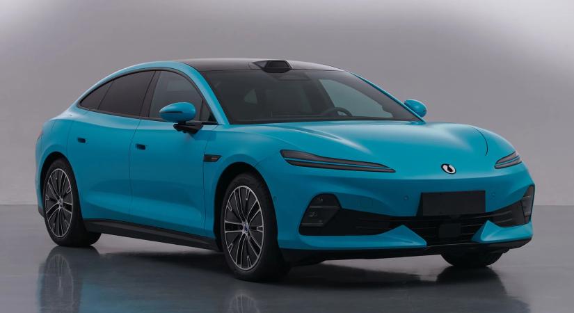 1000 lóerős EV szedán utcára - a kínai Denza nem viccel!