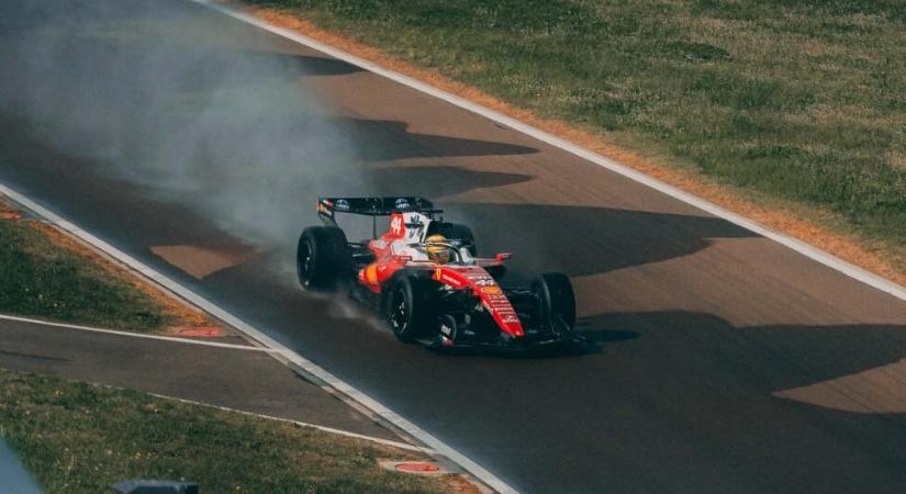 Hamilton Fioranóban tesztelte a Pirelli 2027-es esőgumijait: 297 kör, 884 kilométer két nap alatt