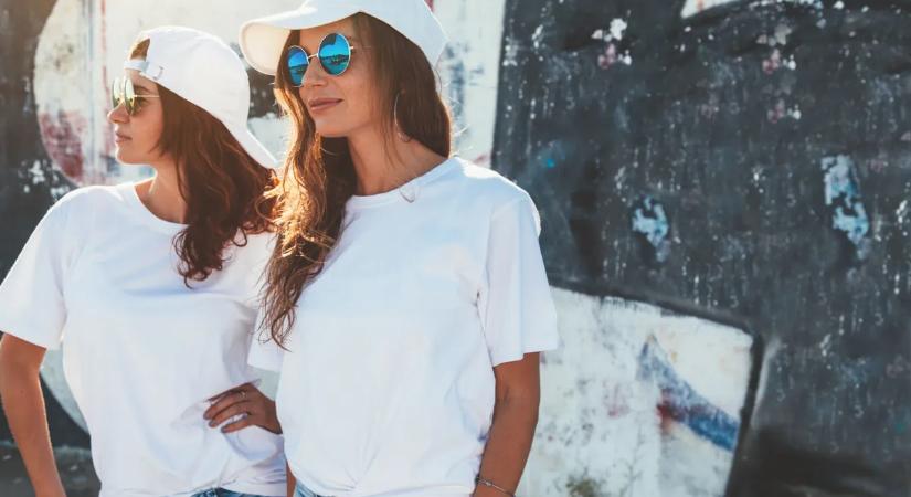 A fehér póló az igazi divat: mutatjuk, hogy viseld, hogy szexi legyél benne