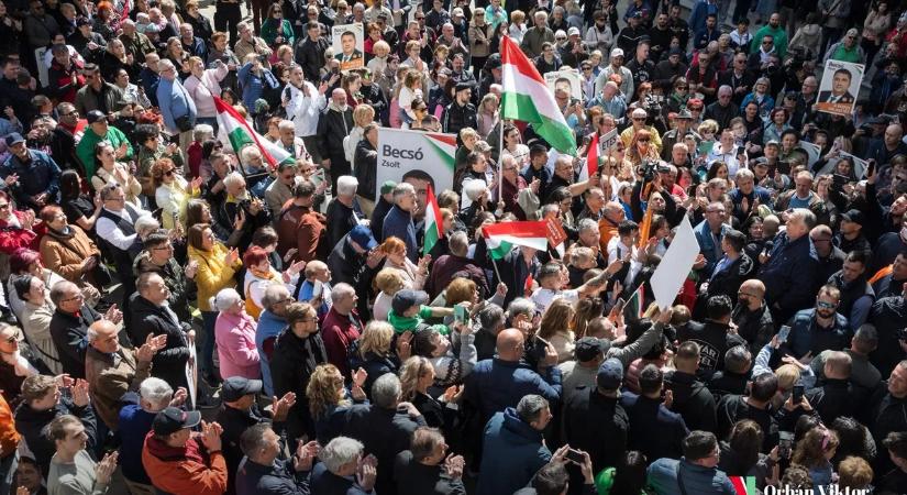 „Most kell megnyomni” – Orbán Viktor üzent, tömegek lepték el Salgótarjánt