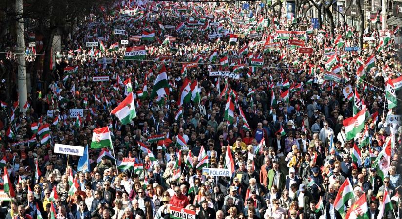 Legyünk ott mindannyian vasárnap, és tegyük egyértelművé: Magyarország nem eladó!