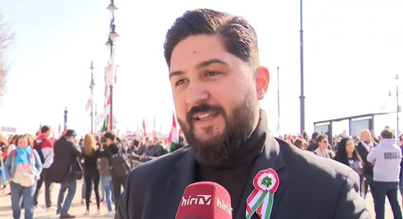 Ez lenne a tiszás szeretetország? Tiszás vandálok gyújtották fel Radics Béla plakátját