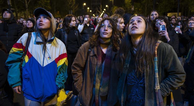 Fidesz-ellenes bulizó fiatalok vs. Orbán Viktor – 1 823 047 : 17421