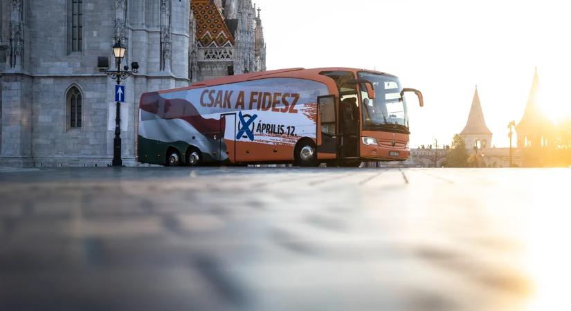 Ütős kampányinnováció: tarol a Fidesz-busz