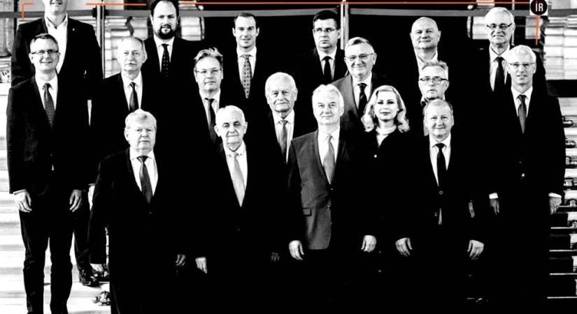 Még mondják, hogy a KDNP nem is létezik…. – Pénz- és ételcsomag-osztás a szegedi KDNP-iroda előtt