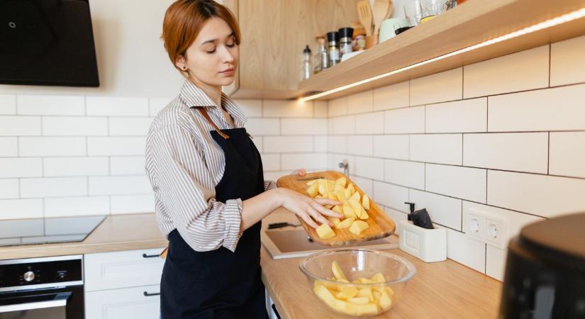 Tényleg egyetlen gép válthat le több konyhai eszközt? Egyre többen ilyen multifunkciós sütőre váltanak