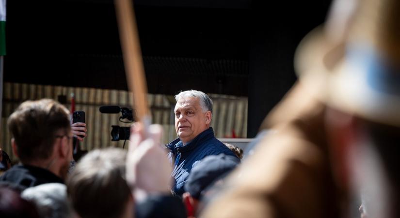 Elképesztő tömeg fogadta Egerben is Orbán Viktort