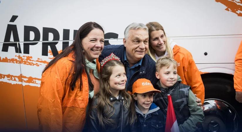 Egymillió kézfogás: Orbán Viktor új szintre kapcsolta a kampányt