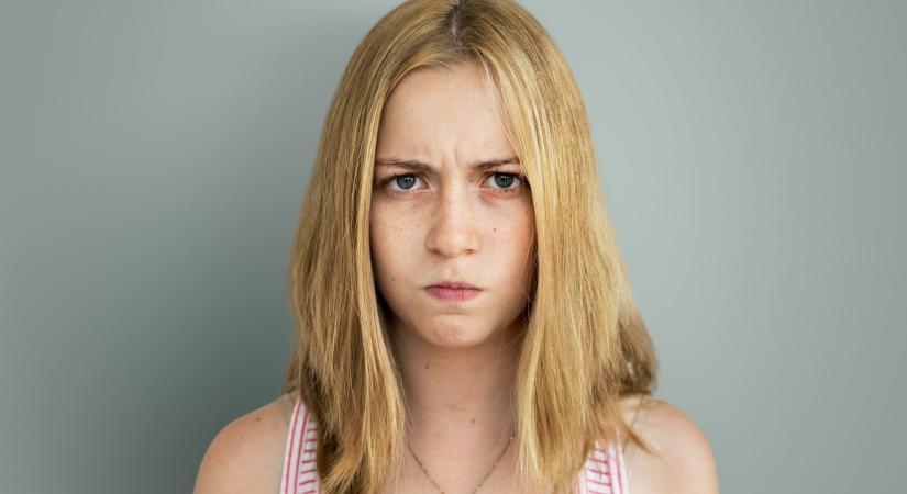 „Szél, ékezet nélküli írás és ha valaki lufit fúj a rágójából” – Mi az a fura dolog, ami indokolatlanul felbőszít?