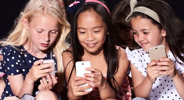 Görögország betiltotta a közösségi hálókat a 15 év alatti gyermekek számára