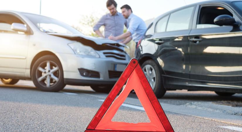 Baleset a mohácsi szőlőhegyen: teljes útzár után fépályán halad a forgalom