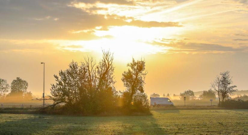 Szinte észrevétlenül fordul át az idő – de nem minden marad úgy, ahogy reggel indul