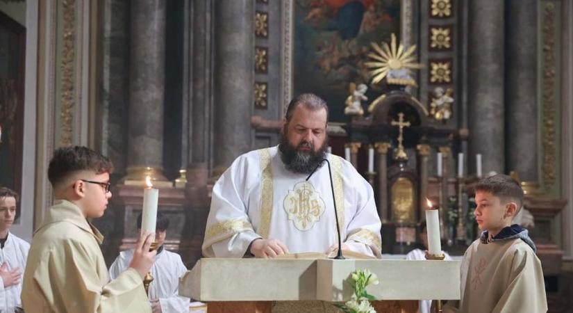 Egy tűt is nehéz lett volna leejteni a belvárosi templomban (videó)
