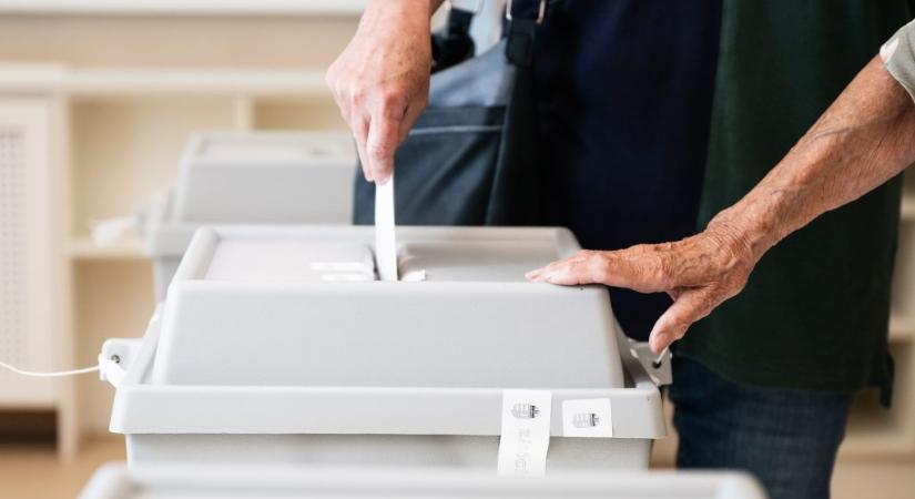 Önmerénylet, hekkertámadás, titkosszolgálati beavatkozás: mennyire kell ezektől tartani a kampány hajrájában?