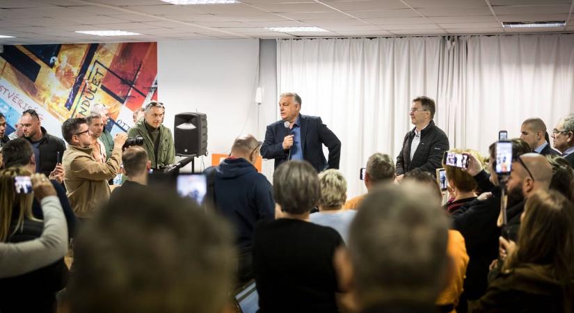 Tapsviharral köszöntötték Orbán Viktort Egerben - képekkel, videóval