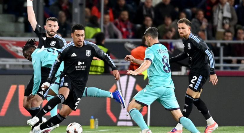 A Manchester United 90 millió euróért igazolna játékost