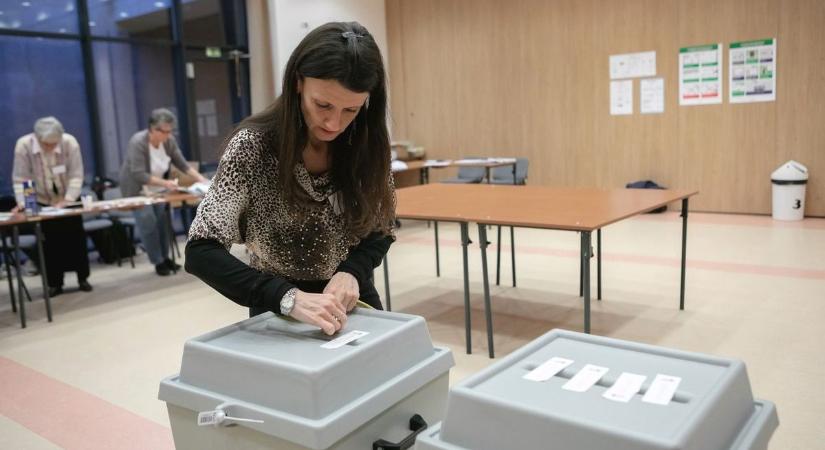 Több ezer ember egy szavazókörben? Így oldják meg a helyzetet