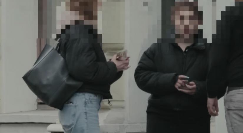 Fideszes jelölt a szegedi iroda előtti pénzezésről: Nem tilthatom meg, hogy egymásnak adjanak pénzt az aktivisták