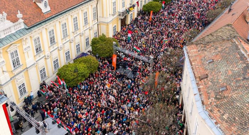 A Szentháromság téren zárja kampányát Orbán Viktor – Kövesse nálunk élőben! (VIDEÓ)