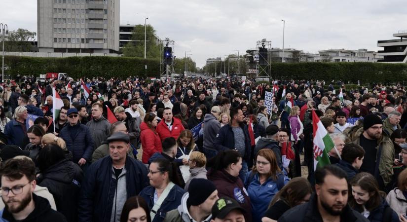 Bizakodó, jó hangulatban gyűltek össze a tiszások