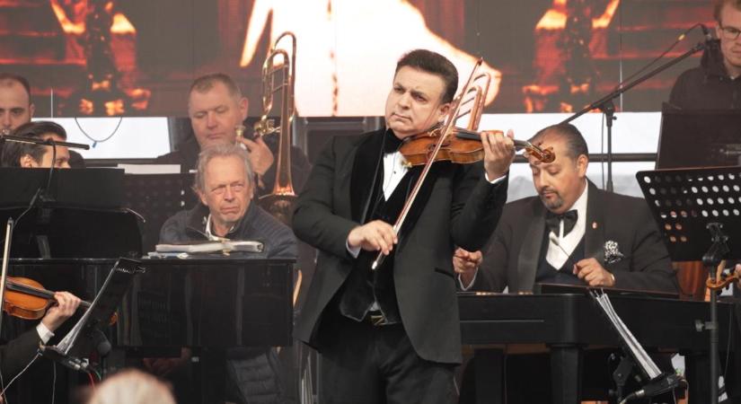 Mága Zoltán koncertje és kiállításmegnyitó: szombaton zárult a Debrecen Város Napja programsorozat – fotókkal, videóval