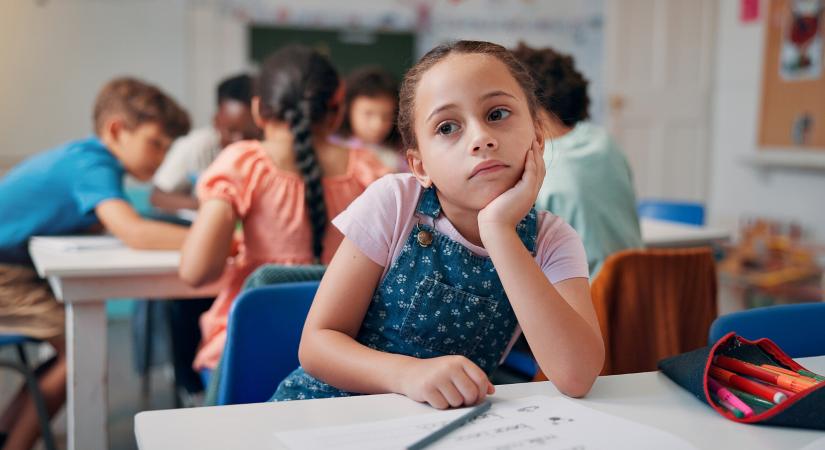 „Okos a gyermekem, mégis rossz jegyeket kap” – Íme a tipikus jelek, amelyek ADHD-re figyelmeztethetnek