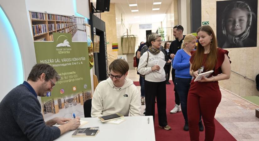 Szigetközi Irodalmi Nap beszélgetésekkel, dedikálásokkal