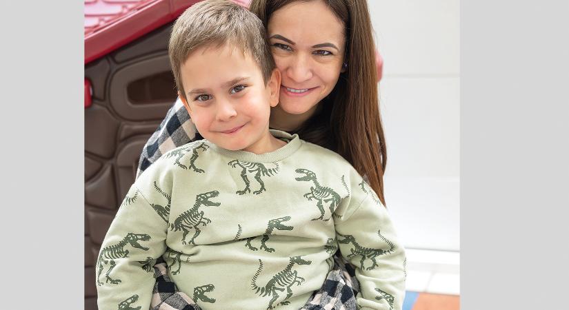 Na, szia, mentő! – Egy bátor kisfiú és az anyukája