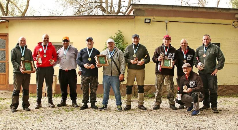 Hatalmasat küzdöttek a horgászok az Atkai Holt-Tiszán