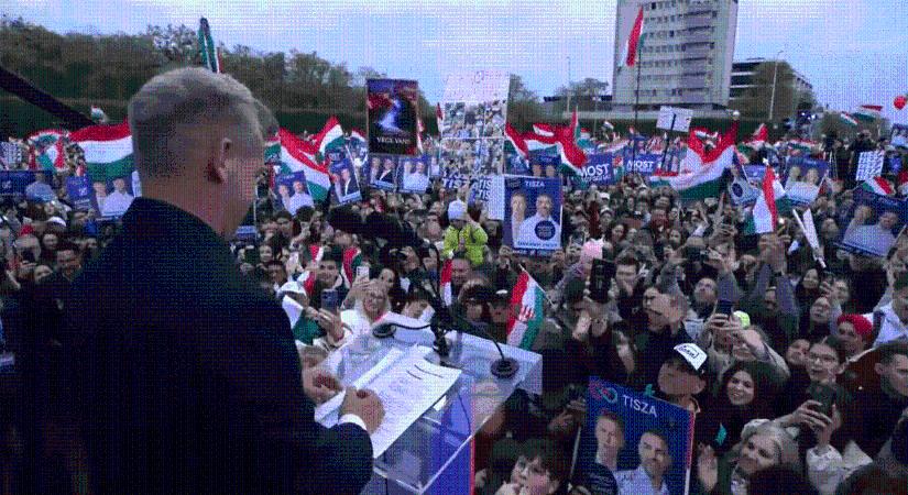 Debrecenben zárja országjárását Magyar Péter