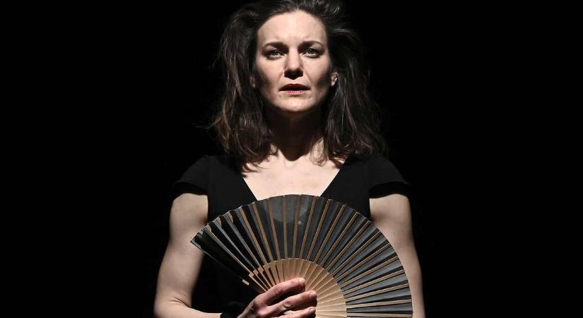 Tabuk a színpadon: meddőség és női szexualitás a Hosszú virágzásban