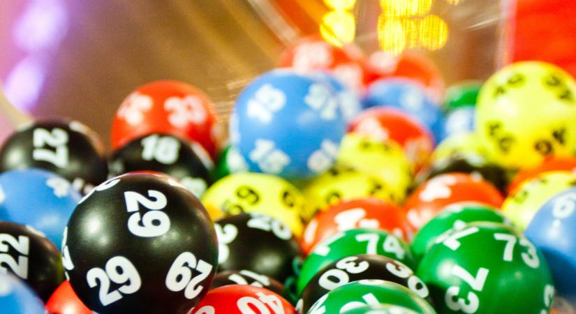 Friss! Az Ötöslottó nyerőszámai a 15. héten