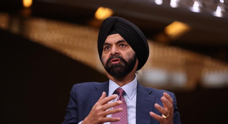 Súlyos gazdasági visszaesésre és áremelkedésekre figyelmeztetett a Világbank