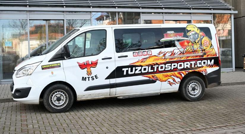 Másodperceken múlt a szolnoki férfi élete: most a toronyház lépcsőin tehetünk azokért, akik megmentették