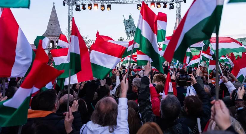 Gigantikus embertömeg kíváncsi Orbán Viktorra Budapesten, ezt látni kell